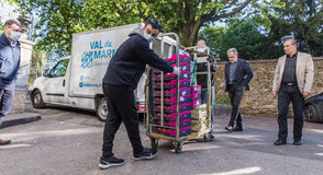 Distribution de masques et de denrées alimentaires. Le Département poursuit son aide aux structures qui font vivre la solidarité en Val-de-Marne. 