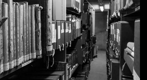 Envie de vous plonger dans les archives familiales ? Voici 4 étapes fondamentales pour initier votre recherche généalogique.