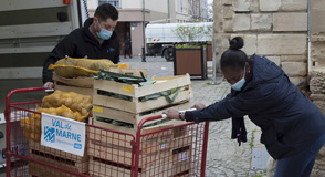 Depuis le début de la crise, le Département et les associations locales se mobilisent pour aider les plus fragiles. 43 tonnes de fruits et légumes ont déjà été distribués.