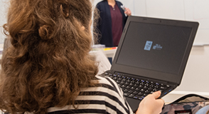 Le Département fait don aux élèves de collège de 3e des ordinateurs portables "Ordival" mis à leur disposition pendant leur scolarité.