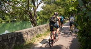 Le 3 juillet, pédalez le long des pistes cyclables val-de-marnaises en partenariat avec les associations locales soutenues par le Département.