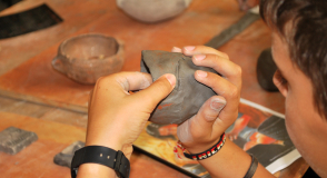 "Mercredi c'est archéologie" revient du 29 mars au 14 juin ! Les jeunes archéologues de 10 ans et plus ont rendez-vous à Villejuif pour découvrir le Néolithique grâce à des activités gratuites.
