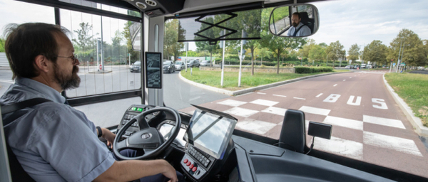 Innovation : un bus autonome transporte ses premiers passagers sur la ligne 393 !