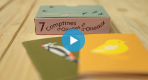 Découvrez "7 comptines d'oiselles et d'oiseaux" de Sarah Cheveau. Ce coffret de 7 mini-livres est le nouveau "Livre pour grandir" offert à tous les nouveau-nés Val-de-Marnais en 2024. L'objectif ? Leur donner le goût de la lecture.