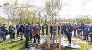Ce lundi 2 avril, une plantation symbolique d'un arbre s'est déroulée au parc du Val-de-Marne, à Créteil, en compagnie de l'Association APOGEI94, dans le cadre de la journée mondiale de sensibilisation à l'autisme.