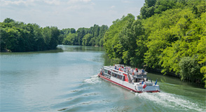 Plutôt croisière commentée ou gourmande ? Tout l'été, voguez sur les flots grâce aux croisières-découvertes et observez la faune et la flore au rythme apaisant de l’eau de la Marne et de la Seine. 