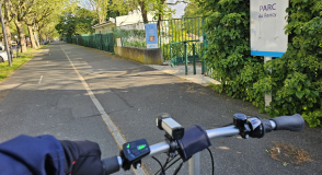 Développer un réseau de 660 km d'itinéraires cyclables, c'est l'une des ambitions de la nouvelle stratégie vélo. De nouveaux aménagements, des places de stationnement supplémentaires et la promotion de la pratique du vélo sont au cœur du dispositif.