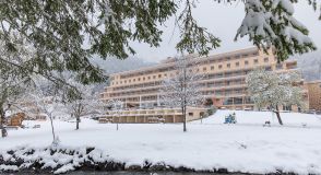 Envie de profiter d’une courte pause à la montagne ? Direction les villages vacances 3 étoiles du Département. Pourquoi choisir Guébriant ou Jean Franco ? Pour un séjour à tarifs adaptés et des activités variées !