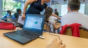 Après 5 ans d'efforts, 106 collèges du Val-de-Marne se modernisent ! Entre nouveaux serveurs, vidéoprojecteurs, bornes wifi …  Les bénéfices sont nombreux pour les collégiens et les agents.