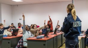Adopter les bons comportements sur la voie publique ? C’est ce que souhaite transmettre le Département à ses collégiens, grâce à des actions de prévention dans ses établissements. Diaporamas, Quiz, animations…