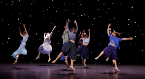La 23e édition de la Biennale de danse du Val-de-Marne est lancée ! Du 12 mars au 11 avril 2025, rendez-vous à la Briqueterie (Vitry-sur-Seine) et dans tout le territoire, pour contempler une grande diversité d’œuvres. Le programme n’attend plus que vous.