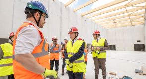 Ce mercredi 14 mai, Olivier Capitanio, Pr&eacute;sident du D&eacute;partement, a visit&eacute; le chantier de reconstruction du coll&egrave;ge Louis-Issaurat &agrave; Cr&eacute;teil pour constater l&rsquo;avanc&eacute;e des travaux.