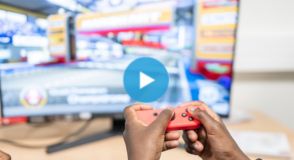 Saviez-vous que l&rsquo;e-sport permet de d&eacute;velopper des comp&eacute;tences comme l&rsquo;esprit d&rsquo;&eacute;quipe, la concentration ou le fair-play&nbsp;? Trois coll&egrave;ges du Val-de-Marne l&rsquo;ont prouv&eacute; en se distinguant lors d&rsquo;un grand tournoi europ&eacute;en. D&eacute;couvrez les coulisses&nbsp;!