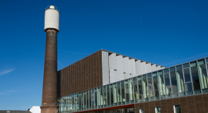 Apr&egrave;s dix ans d&rsquo;attente et un lourd chantier de d&eacute;pollution, le nouveau coll&egrave;ge Assia-Djebar &agrave; Ivry-sur-Seine franchit une &eacute;tape cl&eacute;&nbsp;: le D&eacute;partement a r&eacute;ceptionn&eacute; le b&acirc;timent le 27 juin, suite &agrave; l&rsquo;avis favorable de la commission de s&eacute;curit&eacute;. Une ouverture se profile enfin &agrave; l&rsquo;horizon&nbsp;!