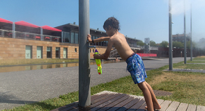 Besoin de fra&icirc;cheur&nbsp;? Les parcs du Val-de-Marne vous accueillent avec jeux d&rsquo;eau, brumisateurs, fontaines et zones ombrag&eacute;es pour profiter de l&rsquo;&eacute;t&eacute; tout en vous prot&eacute;geant de la chaleur. D&eacute;couvrez d&egrave;s maintenant o&ugrave; vous rafra&icirc;chir pr&egrave;s de chez vous&nbsp;!