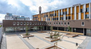 Le coll&egrave;ge Assia-Djebar a ouvert ses portes &agrave; Ivry-sur-Seine le 5 novembre, apr&egrave;s un chantier complexe de d&eacute;pollution, offrant aux &eacute;l&egrave;ves de l&rsquo;ancien coll&egrave;ge Politzer un cadre moderne et des conditions d&rsquo;apprentissage optimales. Retrouvez tous les d&eacute;tails dans notre article.