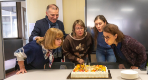 La PMI f&ecirc;te ses 80 ans&nbsp;! Pilier historique de la sant&eacute; des tout-petits, elle continue d&rsquo;&eacute;voluer gr&acirc;ce &agrave; ses &eacute;quipes engag&eacute;es. Le Pr&eacute;sident du D&eacute;partement a r&eacute;serv&eacute; une visite surprise aux &eacute;quipes pour souffler les bougies de cet anniversaire.